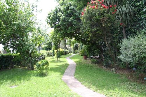Taman di luar Culture Hotel Villa Capodimonte