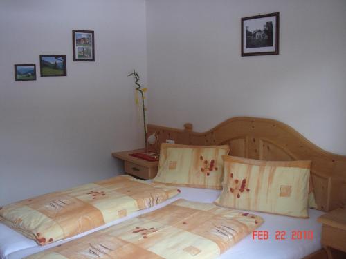 two twin beds in a room with two bedsskirts at Ferienwohnung Suntinger in Iselsberg