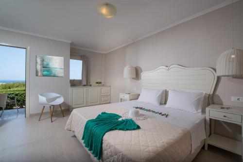 Katil atau katil-katil dalam bilik di Notos Heights Hotel & Suites