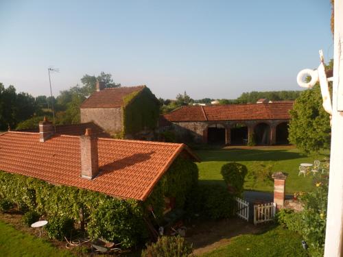 an aerial view of a house with a yard at Le Logis in Les Pineaux