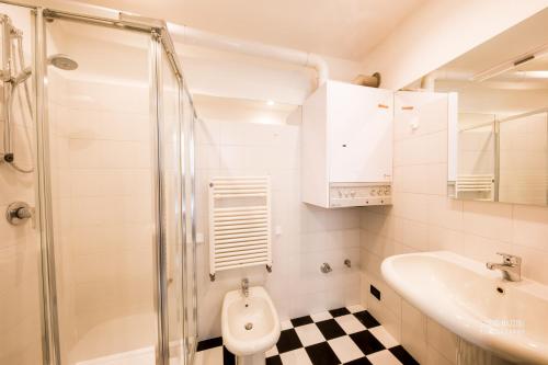 Ένα μπάνιο στο Aosta Quality Apartments