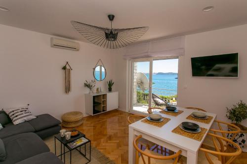 Apartments Sea