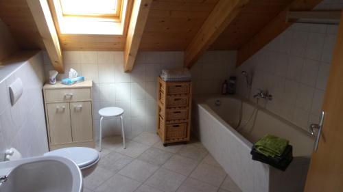 Ett badrum på Apartmenthaus Reichelt