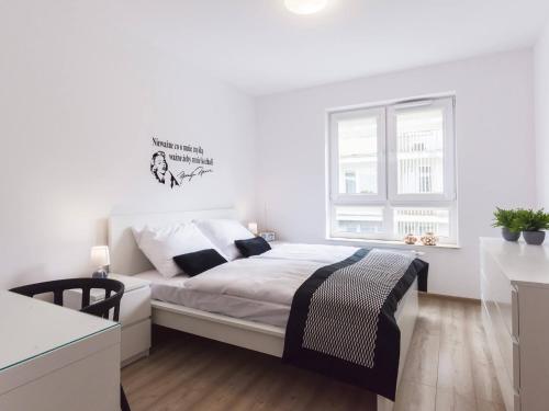 Postel nebo postele na pokoji v ubytování VacationClub - Solna Apartment C103