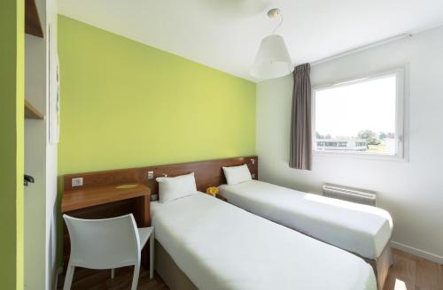 Postel nebo postele na pokoji v ubytování Eco Nuit La Baule Guerande