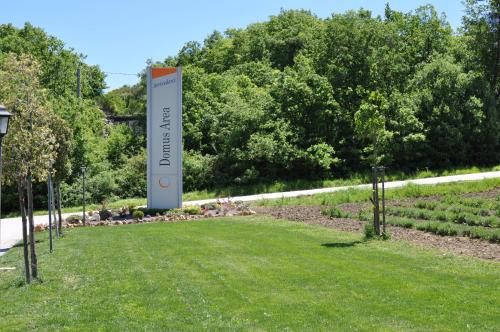 a sign in the middle of a grass field at Domus Hotel in Bagnoli del Trigno