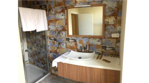 a bathroom with a sink and a mirror at l'Escale de Broglie in Broglie
