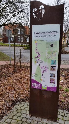 a sign on the side of a road at Ferienwohnung Parkblick in Soltau