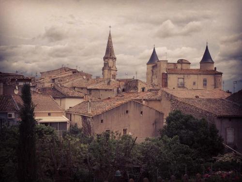 a group of buildings with towers on top of them at Chez les artistes in Servian