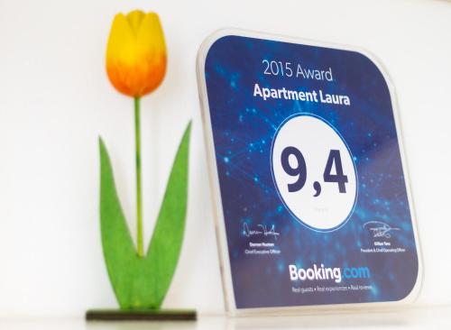 a prize card with a flower in a vase at Apartments Laura in Korčula