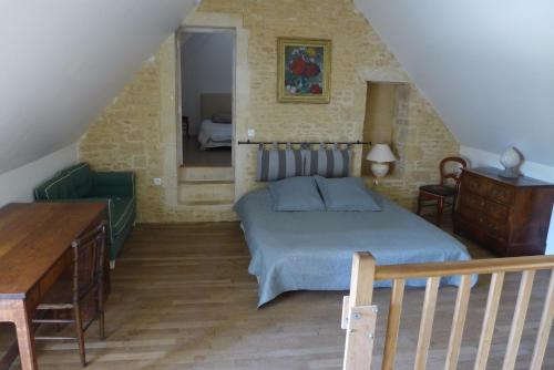 A bed or beds in a room at Le Petit Fort