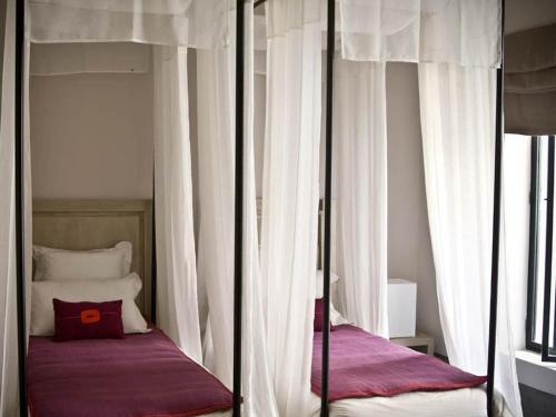 Cama ou camas em um quarto em Riad First