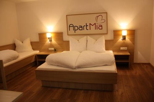 ザーファウスにあるApart Miaのベッド2台付きの部屋