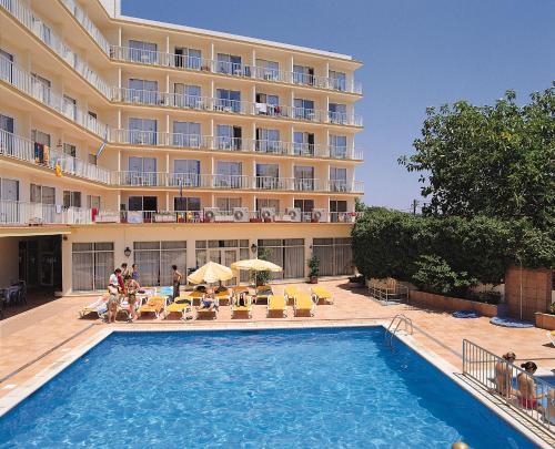 a swimming pool in front of a hotel at Linda in Can Pastilla