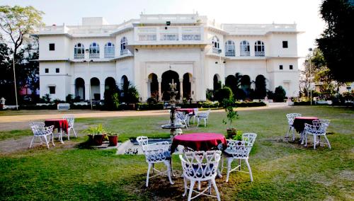 Jardín al aire libre en Hari Mahal Palace by Pachar Group