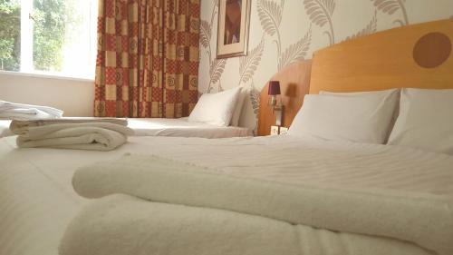 A bed or beds in a room at The Allesley Hotel 