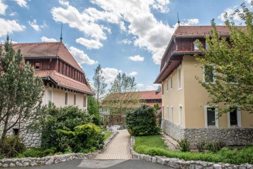 a house with a walkway next to a building at Club Dobogómajor superior in Cserszegtomaj