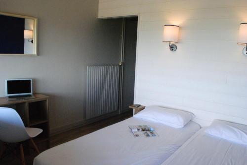 Ein Bett oder Betten in einem Zimmer der Unterkunft Village Vacances Azureva Anglet