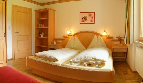 מיטה או מיטות בחדר ב-Haus Dachstein