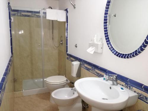 Bilik mandi di Hotel Centrale Bagheria