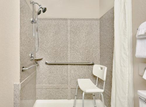 A bathroom at Super 8 by Wyndham Hillsville