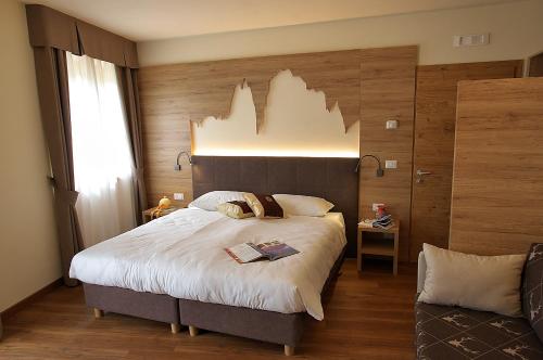 Tempat tidur dalam kamar di Botton d'Oro delle Dolomiti