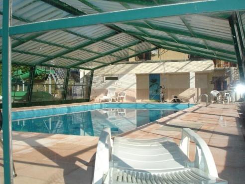 בריכת השחייה שנמצאת ב-Residence des Domes או באזור