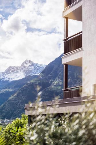 a building with a view of a mountain at Hotel - Appartements Schmied Hans in Schenna