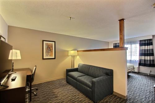 Гостиная зона в Baymont by Wyndham Madison West/Middleton WI West