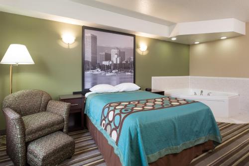 Postel nebo postele na pokoji v ubytování Super 8 by Wyndham Germantown/Milwaukee