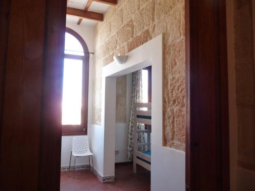 Hostel Menorca tesisinde bir banyo