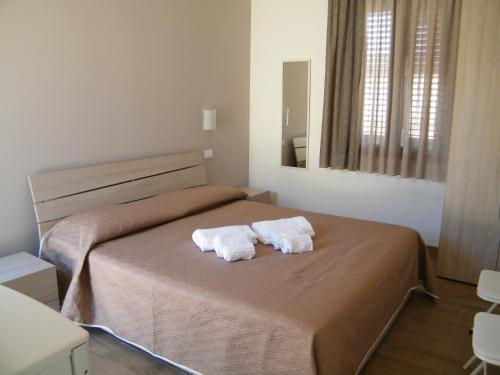 a bedroom with two towels on a bed at Il corso Favignana in Favignana
