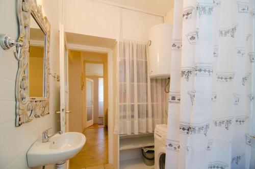 Turkish Tower Apartment