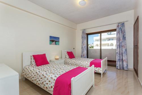 a bedroom with two beds and a window at Andorinha 2 bedroom apart-close to the sea-Algarve in Porches