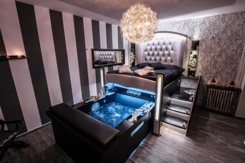 A seating area at Roma d'Amore