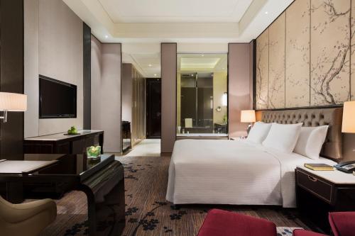 Cama o camas de una habitación en Wanda Realm Nanjing