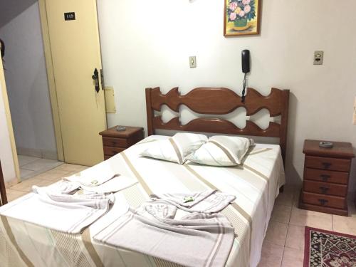 Tempat tidur dalam kamar di Hotel Ferreira Viana