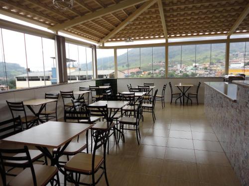 Brasil Center Hotel tesisinde bir restoran veya yemek mekanı
