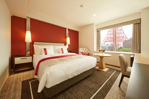 Postel nebo postele na pokoji v ubytování Tokyo Prince Hotel