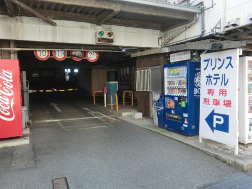an empty parking garage with a vending machine in it at Prince Hotel Shimonoseki in Shimonoseki