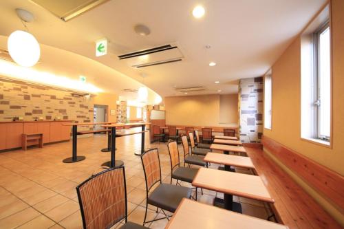 A restaurant or other place to eat at R&B Hotel Kumagaya Ekimae