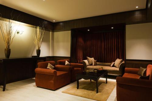 a living room with two couches and a table at The Vintage Gulmarg in Gulmarg
