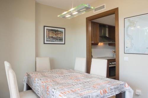Dapur atau dapur kecil di Costabravaforrent Residencial Albons