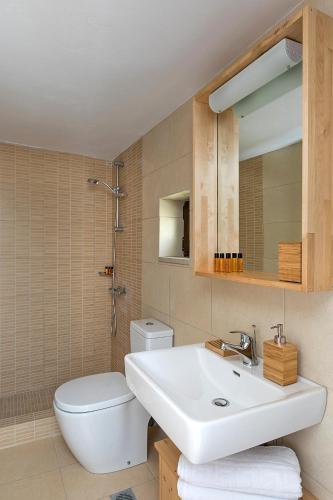 Koupelna v ubytování Syra Suites