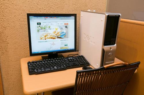 a computer monitor and keyboard on a desk at WASHINGTON R&B Hotel Nagoya Nishiki in Nagoya