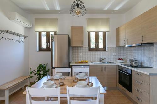Kuchyň nebo kuchyňský kout v ubytování Syra Suites