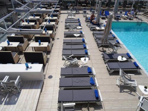 an overhead view of a pool on a cruise ship at Capsis Hotel Thessaloniki in Thessaloniki