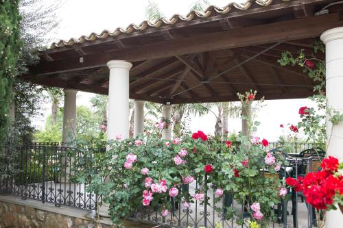 a pergola with flowers on a fence at Agriturismo Il Granaio Hotel & SPA in Modica