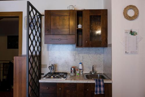 A kitchen or kitchenette at La Residence da Caterina