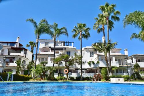 Πισίνα στο ή κοντά στο SERINAMAR- Los Naranjos de Marbella